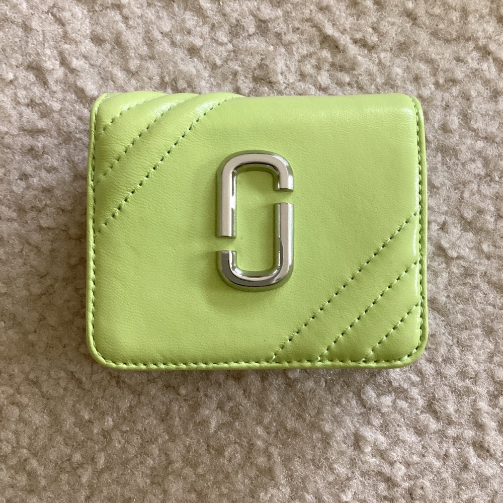 marc jacobs glamshot compact wallet